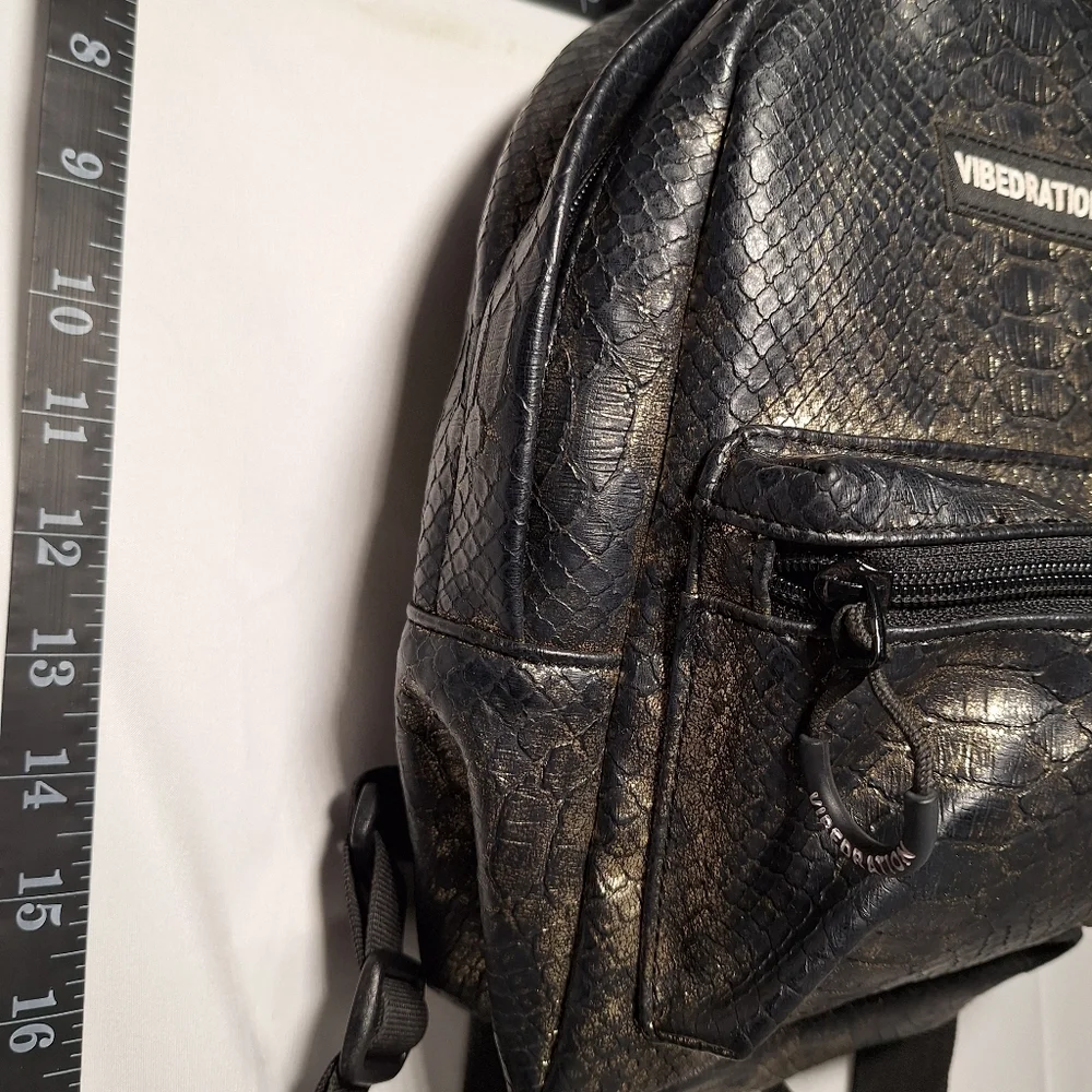 Vibedration Hydration Backpack w/o bladder -Snake/Reptile-Skin-Like - Small Used